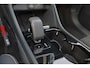 Volvo XC40 Recharge Plus 70 kWh - IntelliSafe Assist & Surround - Parkeercamera achter - Verwarmde voorstoelen & stuur - Parkeersensoren voor & achter - Draadloze tel. lader - Warmtepomp - 19' LMV
