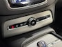 Volvo XC90 2.0 T8 Twin Engine AWD Inscription 7 Persoons 408Pk Automaat (PANORAMADAK, LUCHTVERING, BOWERS&WILKINS, TREEPLANKEN, HEAD-UP DISPLAY, STOELKOELING/VERWARMING, CAMERA, MEMORY SEATS, STOELVERWARMING ACHTER, ELEK ACHTERKLEP, NIEUWSTAAT)