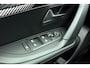 Peugeot 2008 1.2 Hybrid 145 Allure | Climate & Cruise Control | Parkeersensoren voor + achter | AppleCarplay/Android Auto |