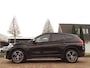 BMW X1 sDrive20i Sportif | All-Black | Uniek | Custom | 19 inch | Nav