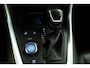 Toyota RAV4 2.5 Hybrid AWD Bi-Tone | 1650kg trekgewicht! | Electrische Achterklep | Parkeersensoren rondom | Camera | Draadloos Telefoonladen | 10 Jaar Garantie |