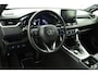 Toyota RAV4 2.5 Hybrid AWD Bi-Tone | 1650kg trekgewicht! | Electrische Achterklep | Parkeersensoren rondom | Camera | Draadloos Telefoonladen | 10 Jaar Garantie |