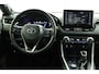 Toyota RAV4 2.5 Hybrid AWD Bi-Tone | 1650kg trekgewicht! | Electrische Achterklep | Parkeersensoren rondom | Camera | Draadloos Telefoonladen | 10 Jaar Garantie |