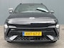 Hyundai Kona 1.6 GDI HEV 130pk N-Line Sky Automaat | Carplay | Keyless | Climate | Navigatie | Full LED | Elek. Klep | Bose Audio | 360 Camera | 18" Lichtmetaal | Elek. Stoelen | Parkeer Assistent | Panoramadak | Digitale Cockpit | Adapt. Cruisecontrol | Stoel verwarming & koeling