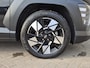 Hyundai Kona 1.6 GDI HEV Comfort Smart / Fabrieksgarantie tot 1-2030 / Stuur- & Stoel verwarming / Achteruitrijcamera / Apple Carplay Android Auto / Keyless Entry/Start / Adaptief cruise control / Draadloze telefoon lader / Climate control /
