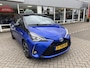 Toyota Yaris 1.5 Hybrid Bi-Tone Navi, Climate & Cruise control. Hoge instap zeer nette auto.