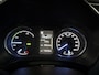 Toyota Yaris 1.5 Hybrid Bi-Tone Navi, Climate & Cruise control. Hoge instap zeer nette auto.