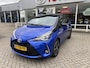 Toyota Yaris 1.5 Hybrid Bi-Tone Navi, Climate & Cruise control. Hoge instap zeer nette auto.