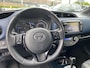 Toyota Yaris 1.5 Hybrid Bi-Tone Navi, Climate & Cruise control. Hoge instap zeer nette auto.