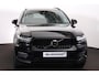 Volvo XC40 T5 Recharge R-Design - IntelliSafe Assist & Surround - Adaptieve LED koplampen - Parkeercamera achter - Verwarmde voorstoelen & stuur - Parkeersensoren voor & achter - Elektr. bedienb. voorstoelen met geheugen links - Draadloze tel. lader - Extra getint glas - Elektr. inklapbare trekhaak - 19' LMV