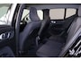 Volvo XC40 T5 Recharge R-Design - IntelliSafe Assist & Surround - Adaptieve LED koplampen - Parkeercamera achter - Verwarmde voorstoelen & stuur - Parkeersensoren voor & achter - Elektr. bedienb. voorstoelen met geheugen links - Draadloze tel. lader - Extra getint glas - Elektr. inklapbare trekhaak - 19' LMV