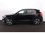 Volvo XC40 T5 Recharge R-Design - IntelliSafe Assist & Surround - Adaptieve LED koplampen - Parkeercamera achter - Verwarmde voorstoelen & stuur - Parkeersensoren voor & achter - Elektr. bedienb. voorstoelen met geheugen links - Draadloze tel. lader - Extra getint glas - Elektr. inklapbare trekhaak - 19' LMV