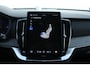Volvo XC90 T8 Automaat Plug-in hybrid AWD Ultra Dark | Semi elektrische trekhaak | Panoramadak | Premium Audio by Bowers en Wilkins | Luchtvering | Vewarmbare voorstoelen met massagefunctie en ventilatie | Verwarmbare achterbank met geïntregeerde kinderzitjes | Gelaagde Zijruiten