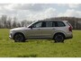 Volvo XC90 T8 Automaat Plug-in hybrid AWD Ultra Dark | Semi elektrische trekhaak | Panoramadak | Premium Audio by Bowers en Wilkins | Luchtvering | Vewarmbare voorstoelen met massagefunctie en ventilatie | Verwarmbare achterbank met geïntregeerde kinderzitjes | Gelaagde Zijruiten