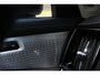 Volvo XC90 T8 Automaat Plug-in hybrid AWD Ultra Dark | Semi elektrische trekhaak | Panoramadak | Premium Audio by Bowers en Wilkins | Luchtvering | Vewarmbare voorstoelen met massagefunctie en ventilatie | Verwarmbare achterbank met geïntregeerde kinderzitjes | Gelaagde Zijruiten