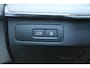 Volvo XC90 T8 Automaat Plug-in hybrid AWD Ultra Dark | Semi elektrische trekhaak | Panoramadak | Premium Audio by Bowers en Wilkins | Luchtvering | Vewarmbare voorstoelen met massagefunctie en ventilatie | Verwarmbare achterbank met geïntregeerde kinderzitjes | Gelaagde Zijruiten