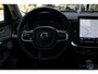 Volvo XC90 T8 Automaat Plug-in hybrid AWD Ultra Dark | Semi elektrische trekhaak | Panoramadak | Premium Audio by Bowers en Wilkins | Luchtvering | Vewarmbare voorstoelen met massagefunctie en ventilatie | Verwarmbare achterbank met geïntregeerde kinderzitjes | Gelaagde Zijruiten