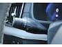 Volvo XC90 T8 Automaat Plug-in hybrid AWD Ultra Dark | Semi elektrische trekhaak | Panoramadak | Premium Audio by Bowers en Wilkins | Luchtvering | Vewarmbare voorstoelen met massagefunctie en ventilatie | Verwarmbare achterbank met geïntregeerde kinderzitjes | Gelaagde Zijruiten
