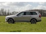 Volvo XC90 T8 Automaat Plug-in hybrid AWD Ultra Dark | Semi elektrische trekhaak | Panoramadak | Premium Audio by Bowers en Wilkins | Luchtvering | Vewarmbare voorstoelen met massagefunctie en ventilatie | Verwarmbare achterbank met geïntregeerde kinderzitjes | Gelaagde Zijruiten