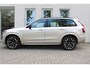 Volvo XC90 T8 Automaat Plug-in hybrid AWD Ultra Dark | Semi elektrische trekhaak | Panoramadak | Premium Audio by Bowers en Wilkins | Luchtvering | Vewarmbare voorstoelen met massagefunctie en ventilatie | Verwarmbare achterbank met geïntregeerde kinderzitjes | Gelaagde Zijruiten