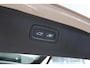 Volvo XC90 T8 Automaat Plug-in hybrid AWD Ultra Dark | Semi elektrische trekhaak | Panoramadak | Premium Audio by Bowers en Wilkins | Luchtvering | Vewarmbare voorstoelen met massagefunctie en ventilatie | Verwarmbare achterbank met geïntregeerde kinderzitjes | Gelaagde Zijruiten