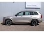 Volvo XC90 T8 Automaat Plug-in hybrid AWD Ultra Dark | Semi elektrische trekhaak | Panoramadak | Premium Audio by Bowers en Wilkins | Luchtvering | Vewarmbare voorstoelen met massagefunctie en ventilatie | Verwarmbare achterbank met geïntregeerde kinderzitjes | Gelaagde Zijruiten