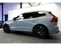 Volvo XC60 2.0 T6 AWD 293kW/399pk Aut8 MJ'26 Plug-in Ultra Black Edition LUCHTVERING + HARMAN/KARDON + PANORAMADAK + BLIS + EL.TREKHAAK + HEAD-UP + PILOT ASSIST + V&A STOEL-&STUURVERWARMING + ADAPT.CRUISE + SPORTSTOELEN + GOOGLE + 360 CAMERA + 21" LM-VELGEN!!