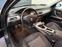 BMW 3-Serie 320i Dynamic Executive / NETTE AUTO / RIJDT SCHAKELT GOED / DEALER ONDERHOUDEN