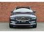 Volvo XC60 T6 Plug-in hybrid AWD Ultra Bright | Actieve Luchtvering | Bowers&Wilkins Geluidsinstallatie | Massage Functie in de voorstoelen | Stuurwiel/stoelen voor verwarmbaar | Geventileerde stoelen voor | Panoramisch dak met schuif-/kantel functie | 21'' Lichtmetalen velgen | 360 graden camera | Head-Up display | Adaptieve cruise control |