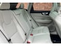 Volvo XC60 T6 Plug-in hybrid AWD Ultra Bright | Actieve Luchtvering | Bowers&Wilkins Geluidsinstallatie | Massage Functie in de voorstoelen | Stuurwiel/stoelen voor verwarmbaar | Geventileerde stoelen voor | Panoramisch dak met schuif-/kantel functie | 21'' Lichtmetalen velgen | 360 graden camera | Head-Up display | Adaptieve cruise control |