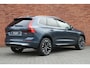 Volvo XC60 T6 Plug-in hybrid AWD Ultra Bright | Actieve Luchtvering | Bowers&Wilkins Geluidsinstallatie | Massage Functie in de voorstoelen | Stuurwiel/stoelen voor verwarmbaar | Geventileerde stoelen voor | Panoramisch dak met schuif-/kantel functie | 21'' Lichtmetalen velgen | 360 graden camera | Head-Up display | Adaptieve cruise control |