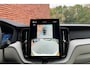 Volvo XC60 T6 Plug-in hybrid AWD Ultra Bright | Actieve Luchtvering | Bowers&Wilkins Geluidsinstallatie | Massage Functie in de voorstoelen | Stuurwiel/stoelen voor verwarmbaar | Geventileerde stoelen voor | Panoramisch dak met schuif-/kantel functie | 21'' Lichtmetalen velgen | 360 graden camera | Head-Up display | Adaptieve cruise control |