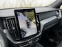 Volvo XC60 2.0 T6 Plug-in hybrid AWD Ultra Black Edition | Harman Kardon Audio | Head-up Display | 360 Graden Camera | Panoramadak | Lichtmetalen Velgen 21 inch | Elektrisch Verstelbare Voorstoelen | Keyless Entry | BLIS