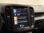 Volvo XC40 1.5 T3 163Pk Automaat (APPLE CARPLAY, GROOT NAVI, CAMERA, TREKHAAK, SPORTSTOELEN, PARKEERSENSOREN, LANE ASSIST, LED KOPLAMPEN, NIEUWSTAAT)