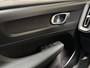 Volvo XC40 1.5 T3 163Pk Automaat (APPLE CARPLAY, GROOT NAVI, CAMERA, TREKHAAK, SPORTSTOELEN, PARKEERSENSOREN, LANE ASSIST, LED KOPLAMPEN, NIEUWSTAAT)