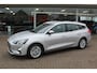 Ford Focus Wagon 1.0-125pk EcoBoost Mild-hybrid Titanium. Mooie, ruime, luxe en comfortabele Ford Focus wagon. Volautm. airco dual, camera, easy entry/easy go, stoel-, stuur- en voorraamverw., cruise control, Isofix, side- en lane assist, parkeersensoren v+a, LM wielen etc.