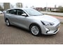 Ford Focus Wagon 1.0-125pk EcoBoost Mild-hybrid Titanium. Mooie, ruime, luxe en comfortabele Ford Focus wagon. Volautm. airco dual, camera, easy entry/easy go, stoel-, stuur- en voorraamverw., cruise control, Isofix, side- en lane assist, parkeersensoren v+a, LM wielen etc.