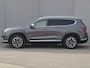 Hyundai Santa Fe 1.6 T-GDI PHEV Premium Sky 7P automaat / 7 persoons / Accu SOH 100% / Dealer onderhouden / Afneembare trekhaak / Head Up Display / Trekgewicht 1350 kg / Glazen schuif- en kanteldak / Stuur- Stoel & Achterbankverwarming /