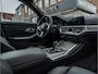 BMW 3-Serie 330e xDrive High Exe M-Sport PANO HARMAN KARDON 360 CAMERA MEMORY STOEL TREKHAAK BOMVOL!!