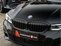 BMW 3-Serie 330e xDrive High Exe M-Sport PANO HARMAN KARDON 360 CAMERA MEMORY STOEL TREKHAAK BOMVOL!!