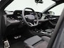 Audi Q6 e-tron First edition quattro 100 kWh l S line l Glazen panoramadak l Adaptive cruise control l Luchtvering l Bang & Olufsen l Elektr. verstelbare voorstoelen l Geheugenfunctie bestuurdersstoel l 360 graden camera l Head-up display l Apple Carplay / Android Auto l MMI-bijrijdersscherm l Rood gespoten remzadels l Exterieurpakket zwart