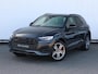Audi Q5 50 TFSI e S edition | Verwarmbaar voorruit | Leder | Rode stiksels | Trekhaak | HUD | Elektr. vers. voorstoelen + memory | Keyless | Sfeerverlichting | Stoelverw. v+a |