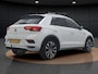 Volkswagen T-Roc 1.5 TSI R-line | Pano Dak | Camera | Stoelverwarming | ACC | Keyless | Carplay | 19'' |
