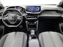 Peugeot 2008 1.2 Hybrid Allure 145pk Automaat | Adaptieve Cruise Control | Camera Voor + Achter | Navigatie | Climate Control | 17"LMV | LED | Dodehoekdetectie | Apple Carplay/Android Auto |