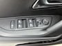 Peugeot 2008 1.2 Hybrid Allure 145pk Automaat | Adaptieve Cruise Control | Camera Voor + Achter | Navigatie | Climate Control | 17"LMV | LED | Dodehoekdetectie | Apple Carplay/Android Auto |