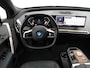 BMW iX xDrive40 Business Edition Plus 77 kWh | 360° camera | Harman Kardon | Leder | Stoelverw. v+a | HUD | Trekhaak | 22'' velg | Elektr. voorstoelen + memory | Stuurverwarming | Org. NL |