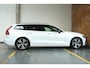 Volvo V60 B4 R-Design | Apple carplay/Android auto | Verwarmde voorruit | Adaptieve cruise control | Keyless | Elektrische achterklep | Extra getint glas |
