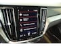 Volvo V60 B4 R-Design | Apple carplay/Android auto | Verwarmde voorruit | Adaptieve cruise control | Keyless | Elektrische achterklep | Extra getint glas |
