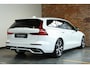 Volvo V60 B4 R-Design | Apple carplay/Android auto | Verwarmde voorruit | Adaptieve cruise control | Keyless | Elektrische achterklep | Extra getint glas |