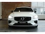 Volvo V60 B4 R-Design | Apple carplay/Android auto | Verwarmde voorruit | Adaptieve cruise control | Keyless | Elektrische achterklep | Extra getint glas |